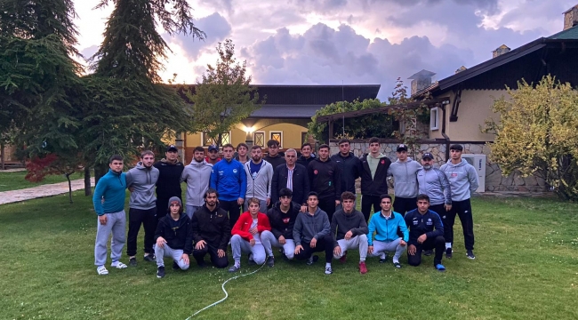 Güreşçilerden Dağ Kampı