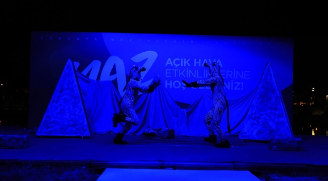 Millet Bahçesi’nde sahne çocuklar için kuruldu