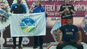 Sakarya Büyükşehirli sporcular Elazığ’da madalyaları topladı