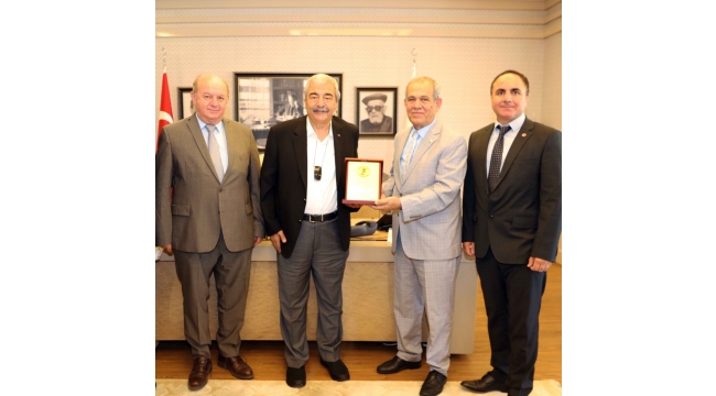 SANKO ONURSAL BAŞKANI KONUKOĞLU’NA TEŞEKKÜR PLAKETİ