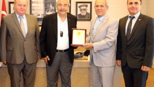 SANKO ONURSAL BAŞKANI KONUKOĞLU’NA TEŞEKKÜR PLAKETİ