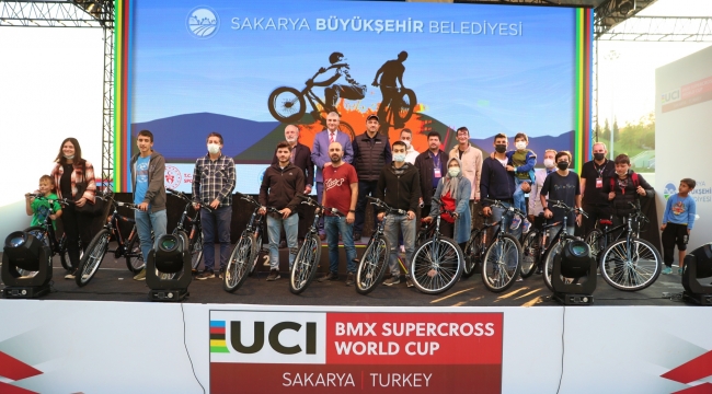 Ayçiçeği'nde başlayan BMX Dünya Kupası 5. tur yarışları nefes kesti