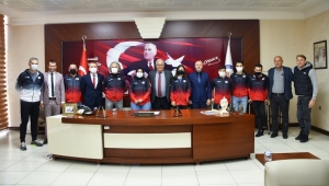 Başarılı Voleybolcular Ödüllendirildi