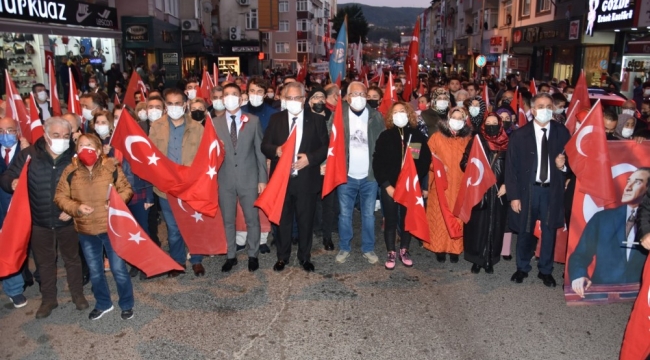 KDZ EREĞLİ'DE BİNLERCE VATANDAŞ CUMHURİYET İÇİN YÜRÜDÜ