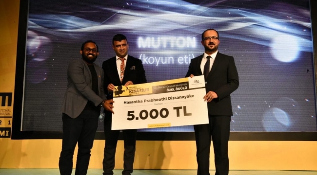 Sakarya Kısa Film Festivali’nde ödül alan Sri Lanka’lı ülkesinde coşkuyla karşılandı