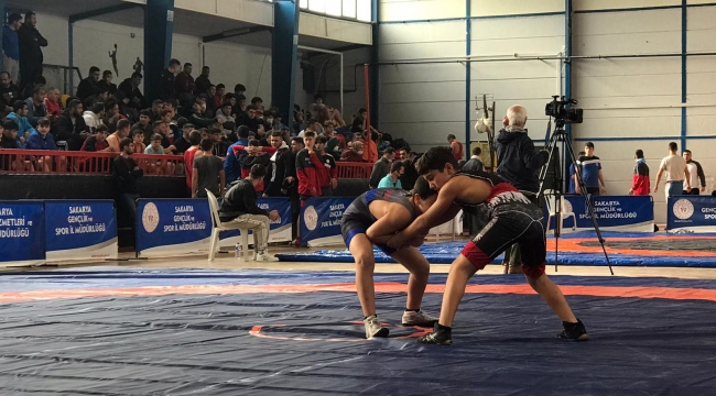 Akyazı'da güreş rüzgarları esti
