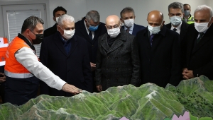 Binali Yıldırım, Yeni Zigana Tüneli inşaatında incelemelerde bulundu