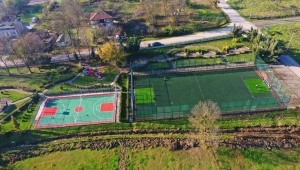 KARTEPE’DE FUTBOL SAHALARI YENİLENDİ