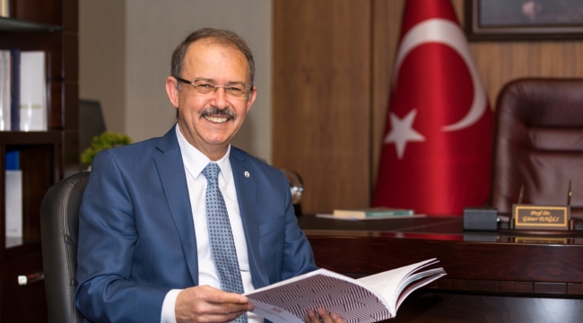 ''Öğretmenler,milletlerin geleceğini aydınlatan eğitim kahramanlarıdır''