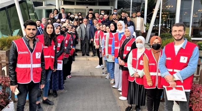 RİZE KIZILAY 1 NOLU EN YAŞLI ÜYESİYLE KIZILAY HAFTASINI KUTLUYOR
