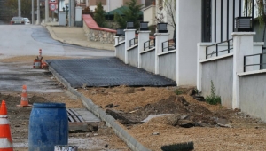 Safranbolu'da Desenli Asfalt Kaldırım Yapımı Sürüyor