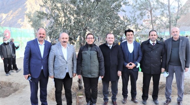 Tarım ve Orman Bakan Yard. Işıkgece ağaç dikti