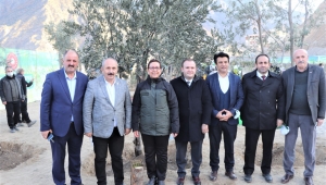 Tarım ve Orman Bakan Yard. Işıkgece ağaç dikti
