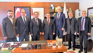Ziraat Mühendisleri Odası Rize Şubesinden Genel Müdür Alim'e plaket