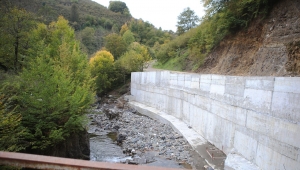 250 metrelik istinat duvarı Hendek’in içme suyunu koruyacak