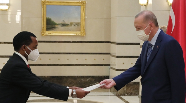 Cumhurbaşkanı Erdoğan, Tanzanya'nın Ankara Büyükelçisi Mohamed'den güven mektubu aldı