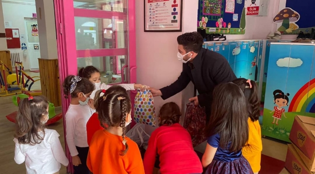 Hayır Çarşısı'na okullardan bağış desteği