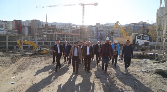 Rahmi Metin meclis üyeleriyle birlikte saha çalışmalarını inceledi