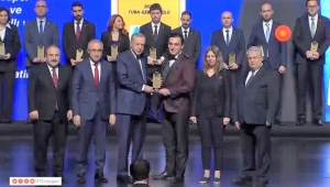 RTEÜ Öğretim Üyesi ödülünü Başkan Erdoğan’ın elinden aldı