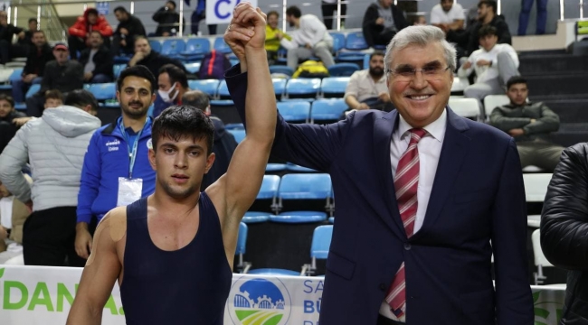 Türkiye Güreş Şampiyonasında büyük heyecan yaşanıyor