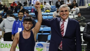 Türkiye Güreş Şampiyonasında büyük heyecan yaşanıyor