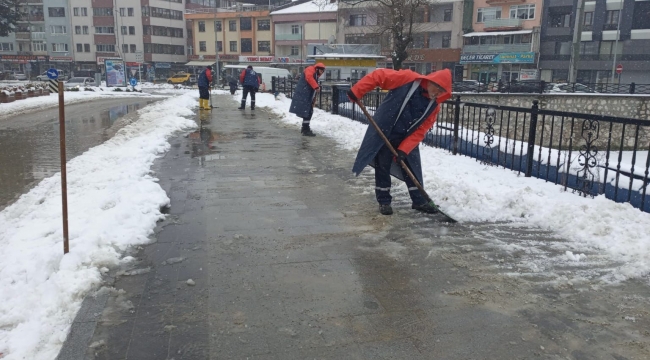 33 İŞ MAKİNESİ VE 213 PERSONELLE MÜCADELE SÜRÜYOR