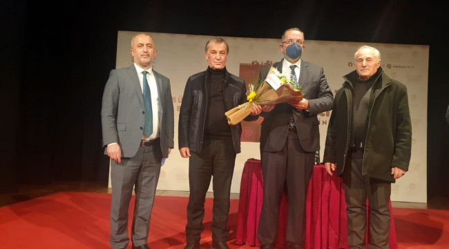 Sakarya Tokatlılar Derneği yönetimi, hemşehrileri Prof. Afyoncu'yu dinlemeye gitti