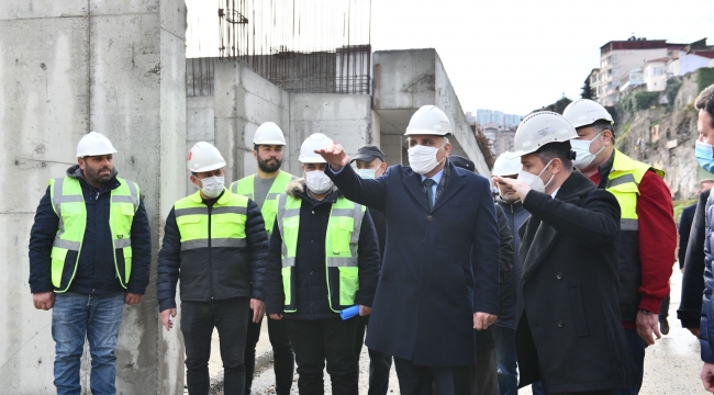 Zorluoğlu, Kadınlar Pazarı inşaatını inceledi