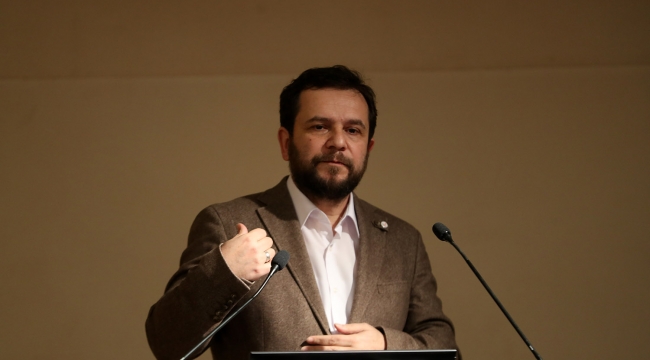 “İslam toplumlarının kalp kurumu mabetlerdir”