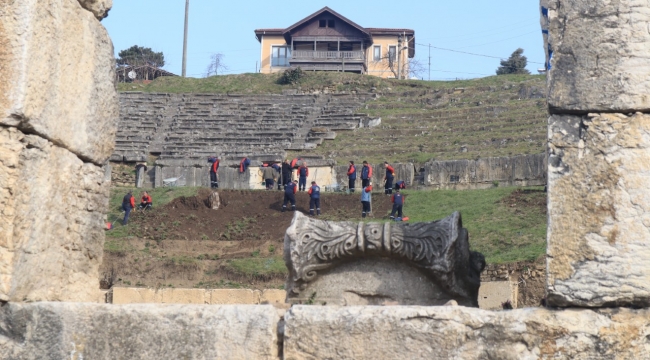 ''Prusias ad Hypium'' antik tiyatroda kazılara yeniden başlandı