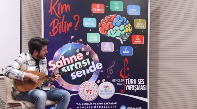 Gençler sahnede yarışıyor...