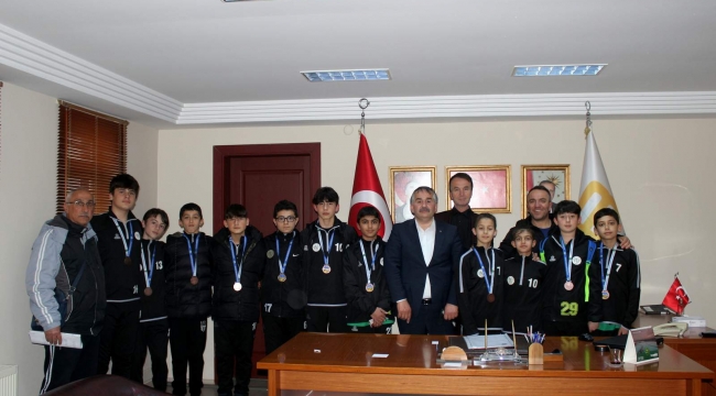 İsmail Karakullukçu genç futbolcuları ağırladı…