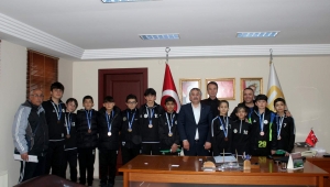 İsmail Karakullukçu genç futbolcuları ağırladı…