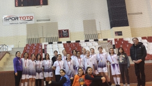 KÜÇÜK KIZLAR HENTBOLDA İL ŞAMPİYONU: KDZ. EREĞLİ BELEDİYESPOR