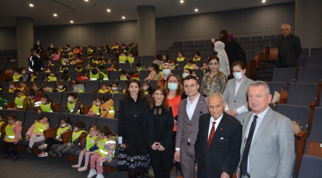 Küçüklerin başkana 8. yıl sürprizi
