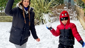 Nadide Sultan'ın oğlu Kaan'la kartopu keyfi
