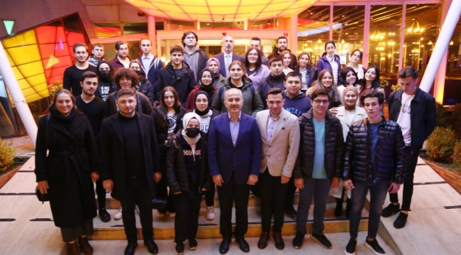 RAHMİ METİN GENÇLERLE BULUŞTU..