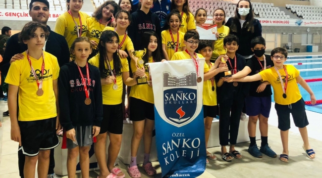 SANKO OKULLARI YÜZMEDE 39 MADALYA VE 2 KUPA KAZANDI