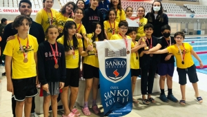 SANKO OKULLARI YÜZMEDE 39 MADALYA VE 2 KUPA KAZANDI