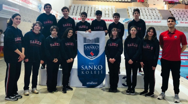 SANKO OKULLARININ KIZ VE ERKEK YÜZME TAKIMI BÖLGE İKİNCİSİ OLDU 