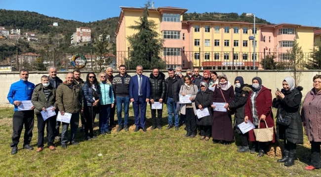 Uygulamalı Bahçıvanlık Kursunu Bitirenler Belgelerini Aldı