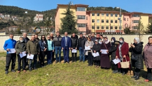 Uygulamalı Bahçıvanlık Kursunu Bitirenler Belgelerini Aldı