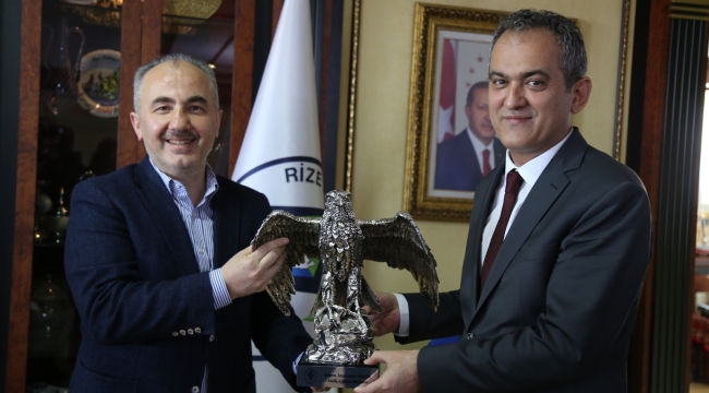 BAKAN ÖZER'DEN BAŞKAN METİN'E ZİYARET