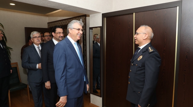 “Canları pahasına huzur temin eden Türk Polisi'ne şükran borçluyuz”