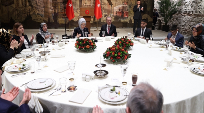 Cumhurbaşkanı Erdoğan, Ramazan ayının ilk iftarı şehit aileleriyle birlikte yaptı