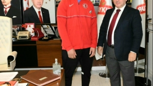 Genel Müdür Alim, Avrupa üçüncüsü olan Olgun’u makamında tebrik etti