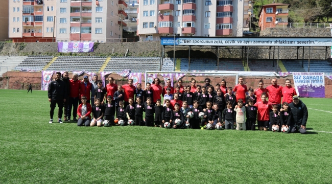 KADIN FUTBOL TAKIMI ATAŞEHİR MAÇINA HAZIRLANIYOR