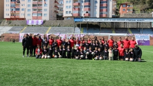 KADIN FUTBOL TAKIMI ATAŞEHİR MAÇINA HAZIRLANIYOR