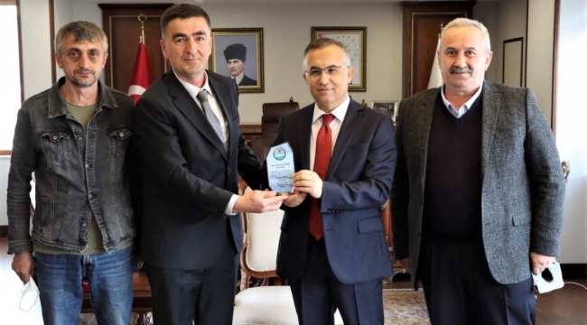 PAZARKÖY KÖYÜ MUHTARLIĞINDAN VALİ ÇEBER’E TEŞEKKÜR PLAKETİ
