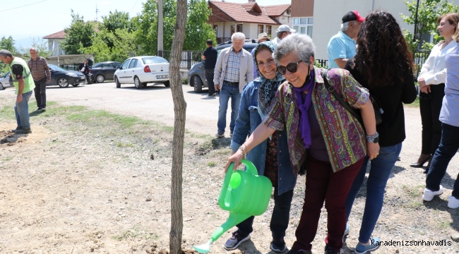 Emekli Öğretmenler Fidanları Toprakla Buluşturdu